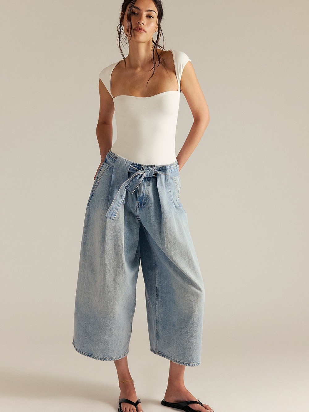We The Free Light Wash Denim Jeans with Belt